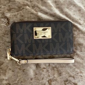 Michael Kors Wristlet/Wallet